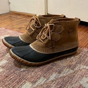 Sorel Out N About boots size 8 EUC
